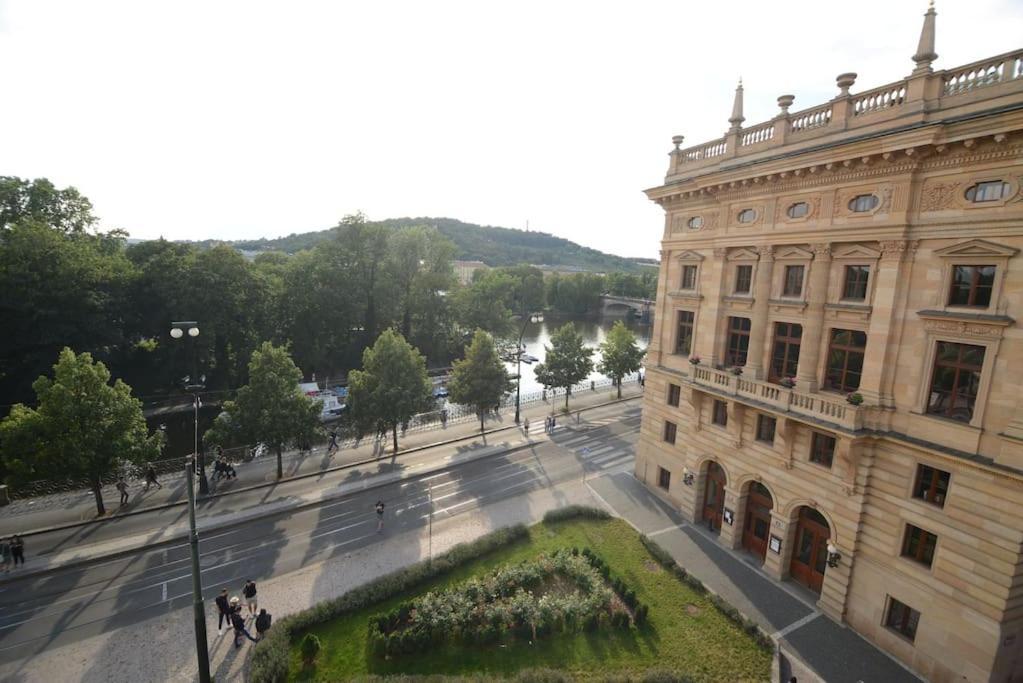 Fabulous River View Studio In The Heart Of Praag Buitenkant foto